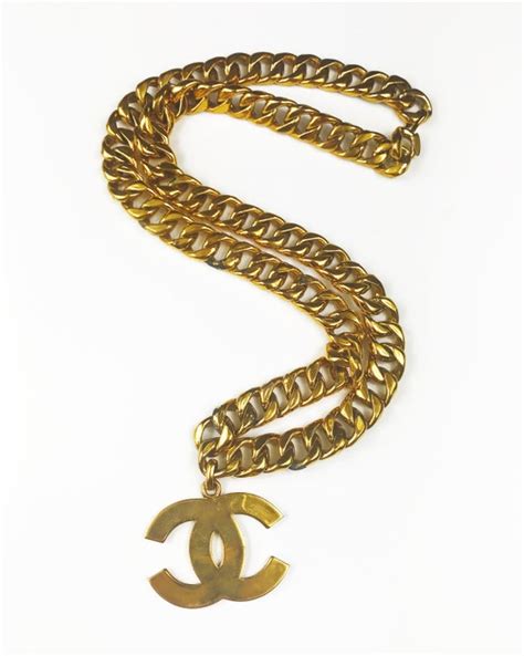 coco chanel vergoldete kette 1990|The Best Vintage Chanel Bags to Collect Now.